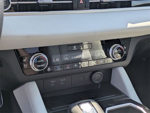 New 2025 Mitsubishi Outlander SEL image 23