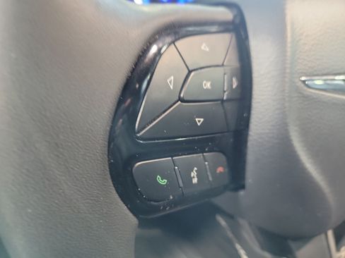 Used 2024 Chrysler Pacifica Limited FWD image 25
