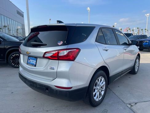 Used 2020 Chevrolet Equinox LS w/ LS Convenience Package FWD image 3