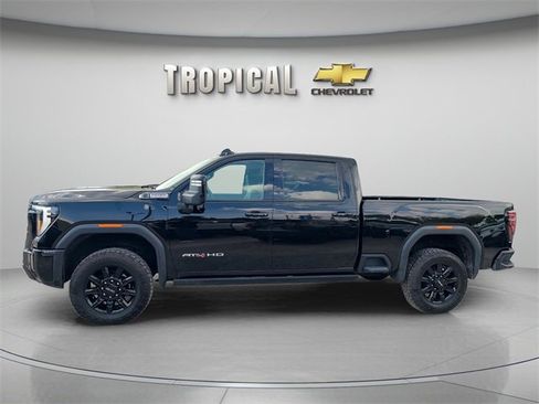 Used 2024 GMC Sierra 2500 AT4 w/ AT4 Premium Plus Package image 2