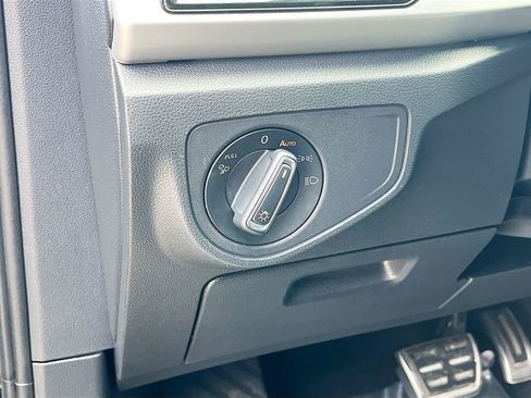 Used 2022 Volkswagen Atlas SEL Premium image 10