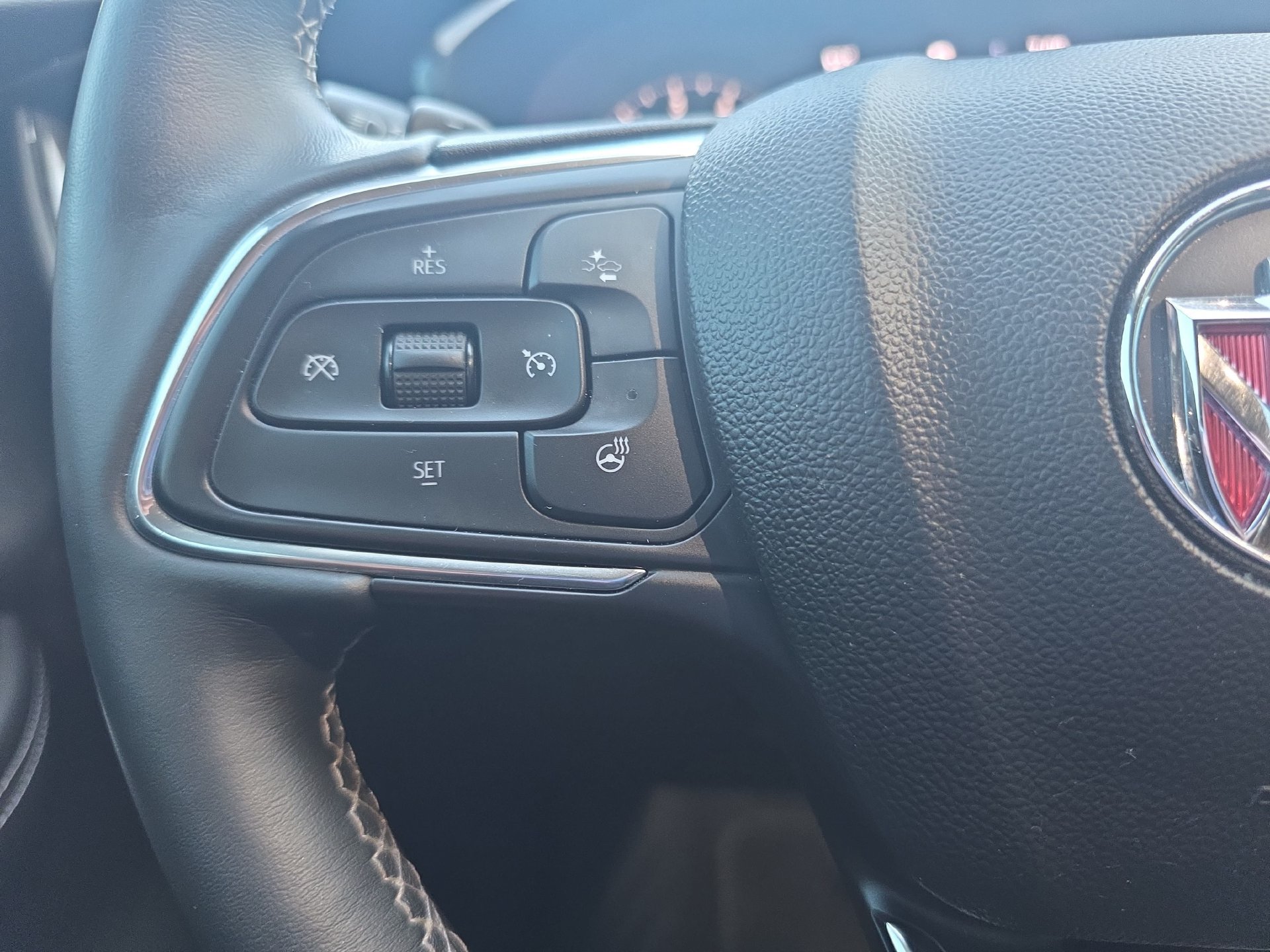 Used 2023 Buick Envision Essence FWD image 17