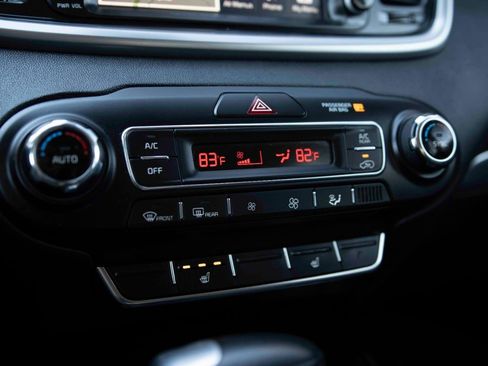 Used 2019 Kia Sorento SX image 9