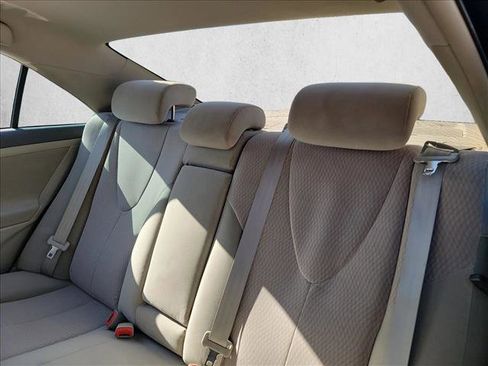 Used 2010 Toyota Camry LE image 13