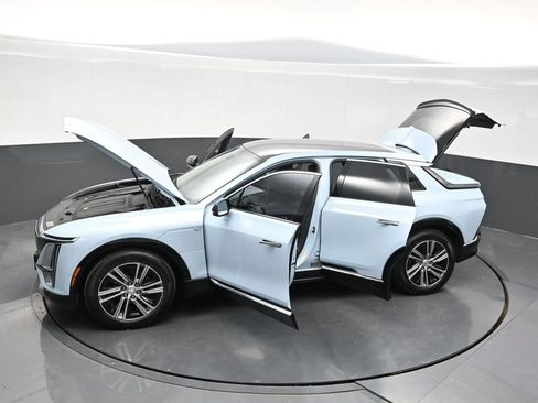 Certified 2024 Cadillac Lyriq Luxury AWD/4WD image 42
