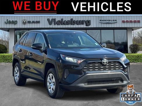 Used 2022 Toyota RAV4 LE AWD/4WD image 1