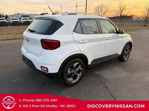 Used 2023 Hyundai Venue SEL image 7