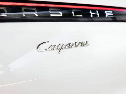 Used 2021 Porsche Cayenne Coupe w/ Premium Package AWD/4WD image 17