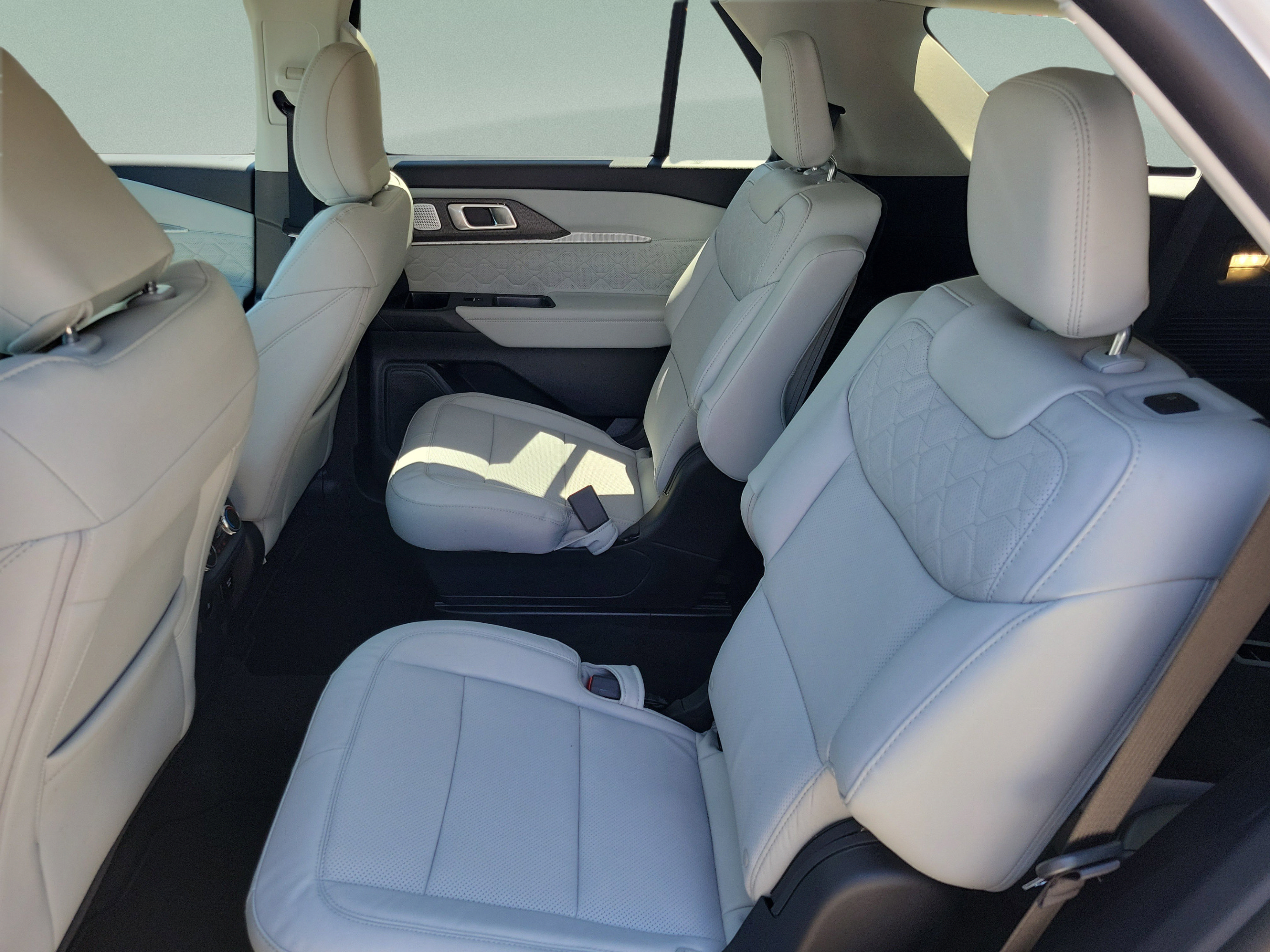 New 2026 Ford Explorer Platinum w/ LUX Leather Package AWD/4WD image 23