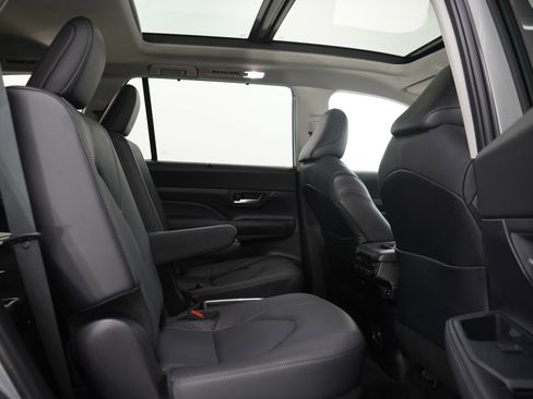 Used 2025 Toyota Grand Highlander AWD Hybrid image 12