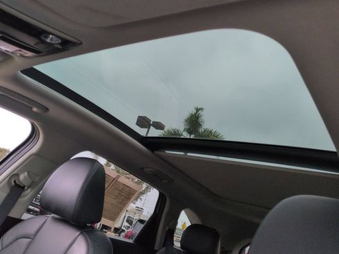 Certified 2025 Kia Sorento EX w/ Panoramic Sunroof Package FWD image 19