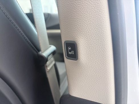 Used 2024 Chrysler Pacifica Touring-L FWD image 30