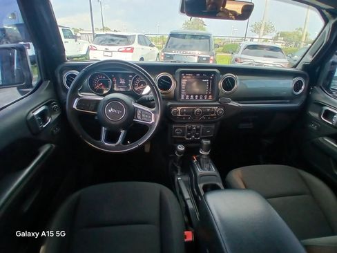 Used 2020 Jeep Gladiator Overland AWD/4WD image 24