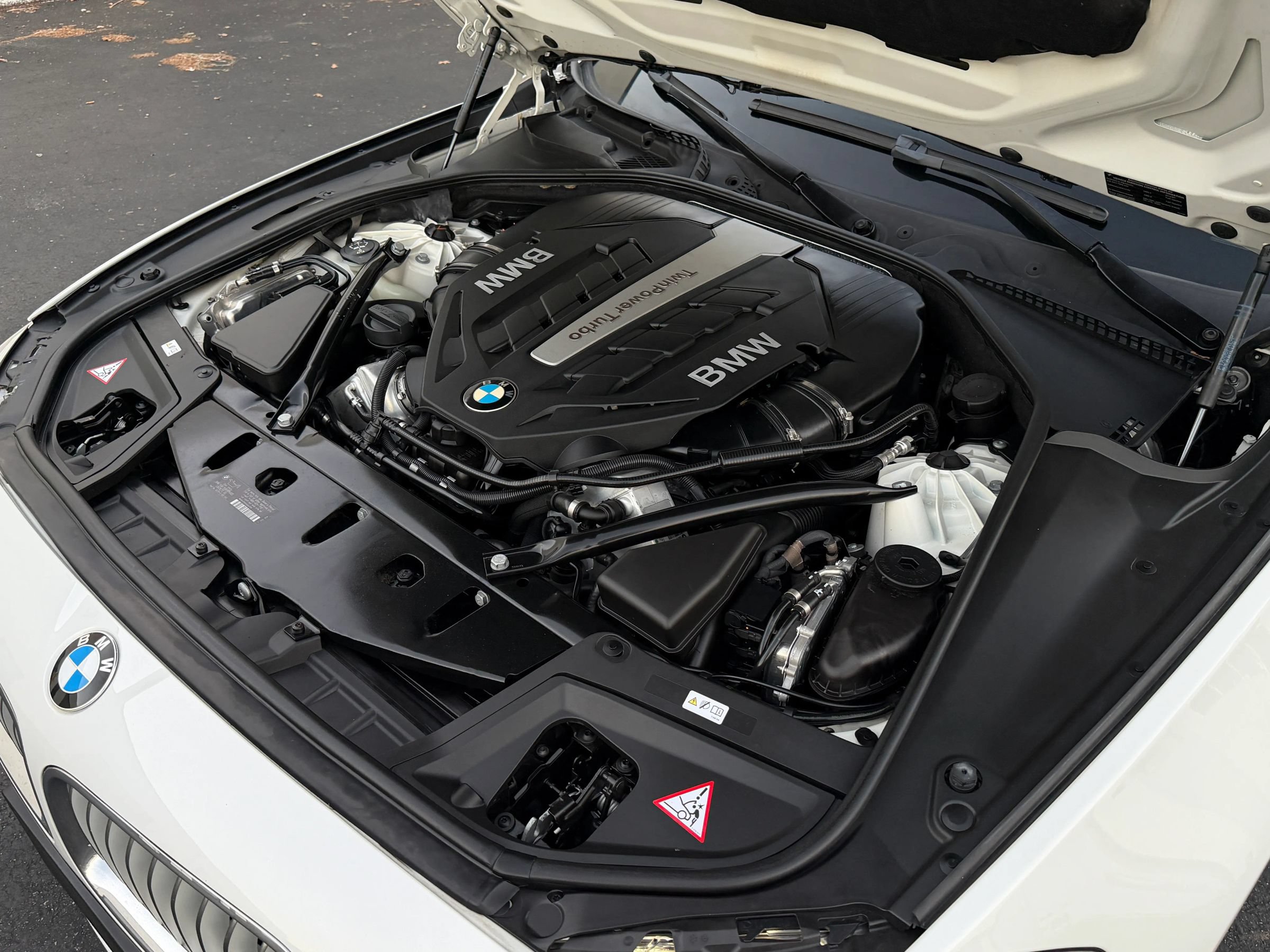 Used 2014 BMW 550i xDrive Sedan AWD/4WD image 30