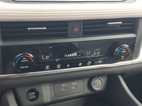 Certified 2025 Nissan Rogue SV FWD image 30