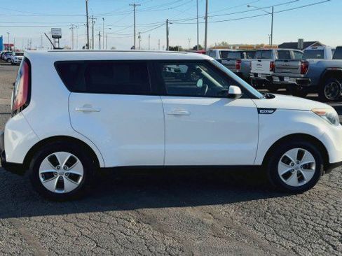 Used 2015 Kia Soul Base image 9