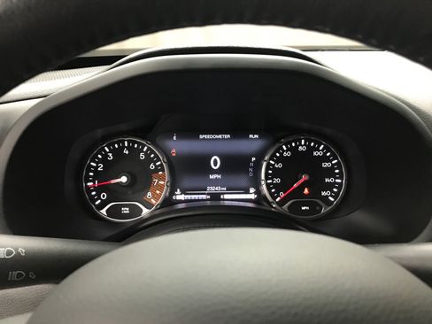 Used 2023 Jeep Renegade Limited image 5