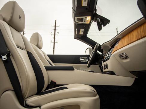 Used 2018 Rolls-Royce Dawn RWD image 42