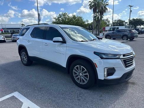 Used 2023 Chevrolet Traverse LT FWD image 3