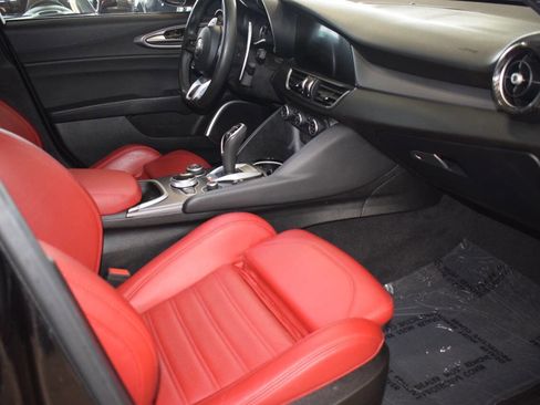 Used 2022 Alfa Romeo Giulia Veloce image 18