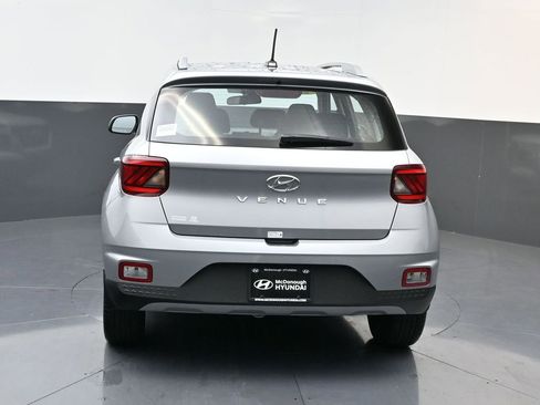 Certified 2025 Hyundai Venue SEL image 5