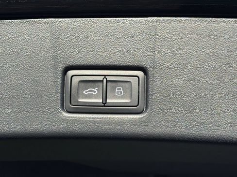 Used 2024 Audi Q4 e-tron Premium w/ Convenience Package AWD/4WD image 7