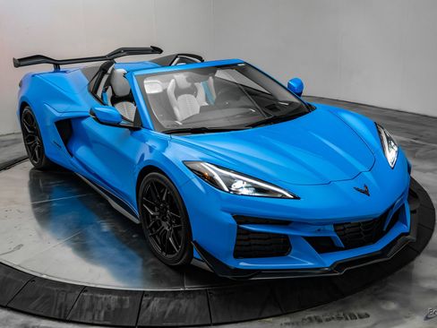 Used 2023 Chevrolet Corvette Z06 w/ Z07 Performance Package RWD image 32