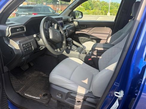 Used 2025 Toyota Tacoma SR5 AWD/4WD image 19