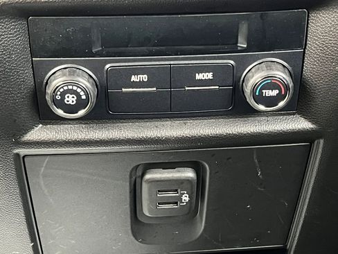 Used 2019 Chevrolet Traverse LT image 31