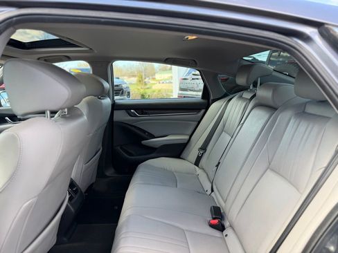Used 2019 Honda Accord Touring image 6