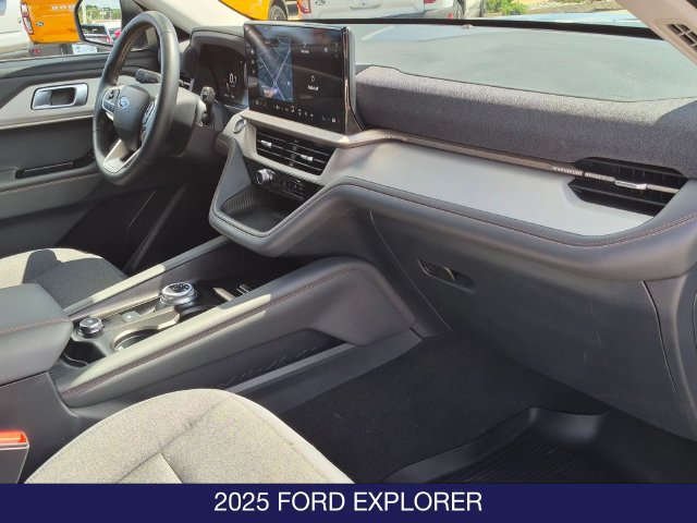 Certified 2025 Ford Explorer Active AWD/4WD image 28