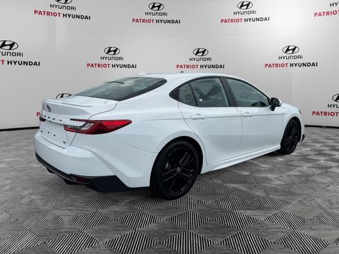 Used 2025 Toyota Camry SE FWD image 3