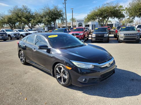 Used 2017 Honda Civic Touring image 4