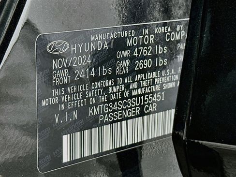 Used 2025 Genesis G70 2.5T RWD image 12