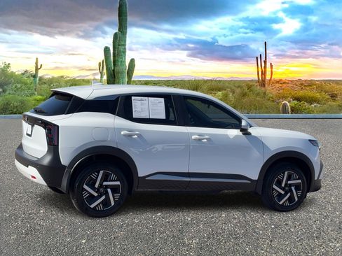 Certified 2025 Nissan Kicks SV image 5