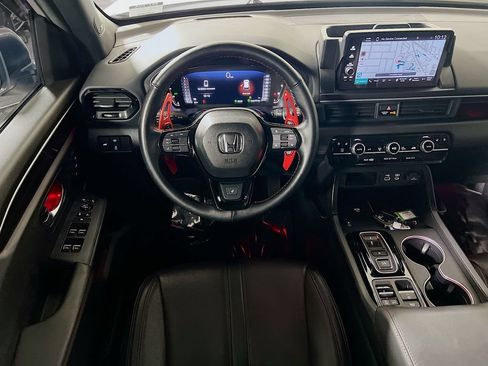 Used 2025 Honda Pilot Black Edition image 20