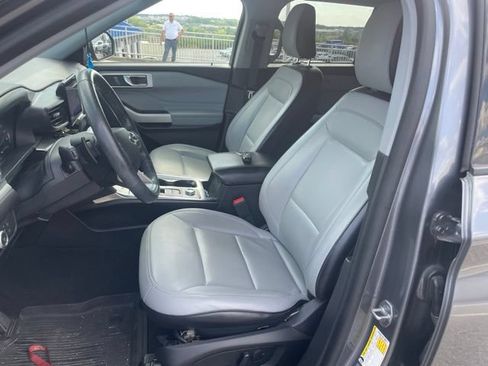 Used 2021 Ford Explorer XLT w/ Equipment Group 202A AWD/4WD image 7