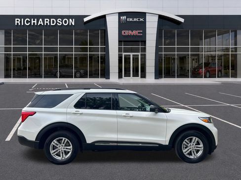 Used 2024 Ford Explorer XLT w/ Equipment Group 202A AWD/4WD image 7