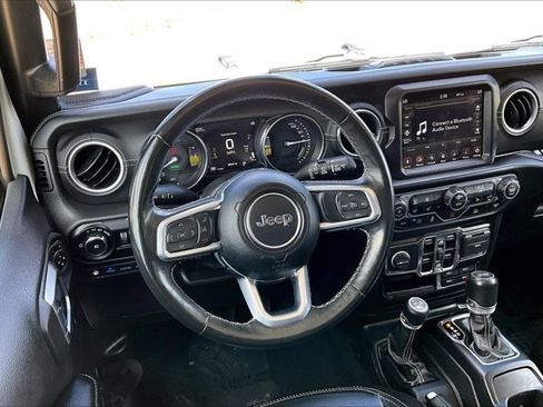 Used 2022 Jeep Wrangler Unlimited Sahara w/ Cold Weather Group AWD/4WD image 17
