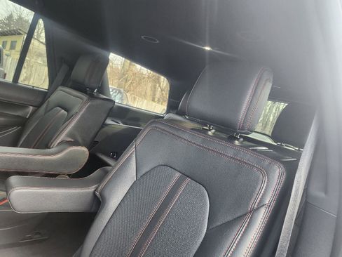 Used 2023 Ford Expedition Limited image 12