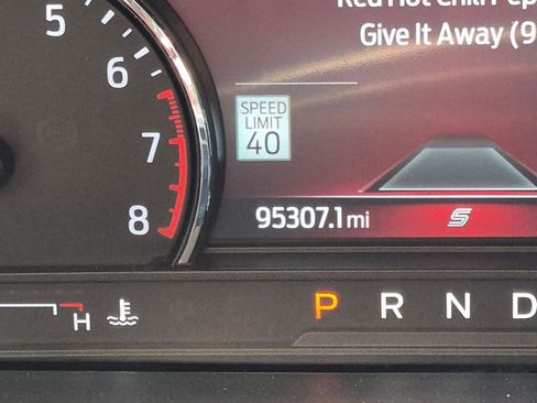 Used 2022 Ford Explorer XLT RWD image 6