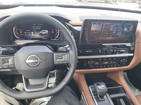 New 2026 Nissan Pathfinder Platinum w/ Lighting Package AWD/4WD image 13