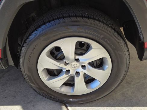 Used 2023 Toyota RAV4 LE AWD/4WD image 11