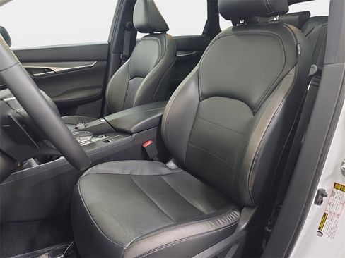 Certified 2023 INFINITI QX50 Luxe image 12
