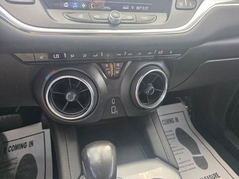 Used 2019 Chevrolet Blazer LT FWD image 17
