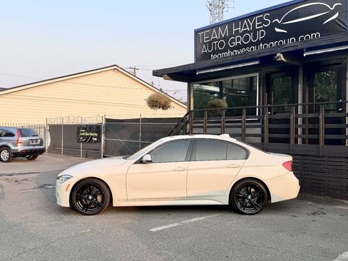 Used 2018 BMW 330i Sedan w/ M Sport Package RWD image 3