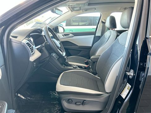 New 2026 Volkswagen Taos SE image 11