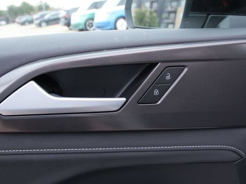 New 2026 Volkswagen Taos SE image 14