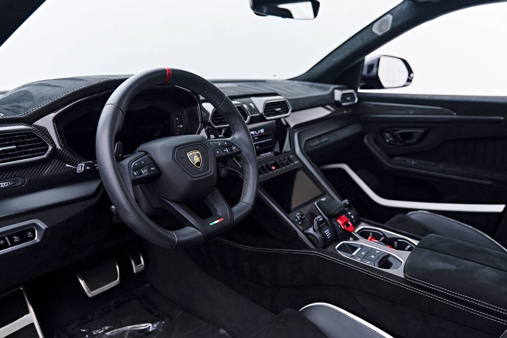 Used 2023 Lamborghini Urus Performante AWD/4WD image 2