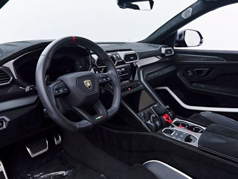 Used 2023 Lamborghini Urus Performante AWD/4WD image 2